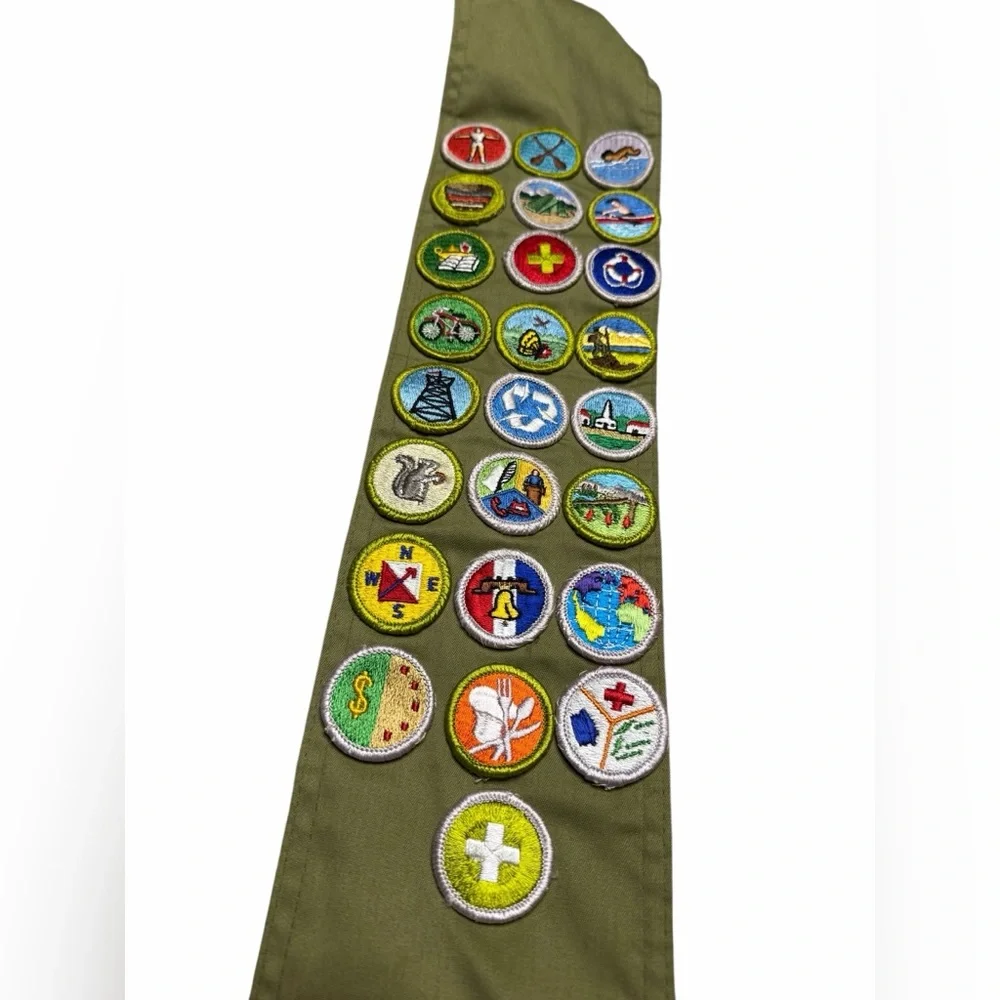 🪶‎ Vintage Boy Scouts Merit Badge Sash 🏕️ 25 Badges Olive Green Canvas 🪶 - Picture 2 of 3